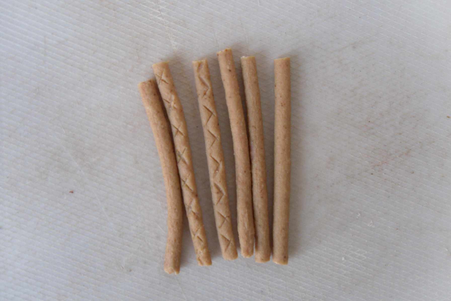 �����